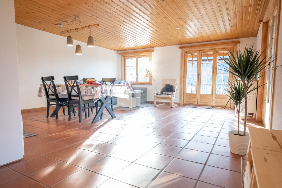 Successful Airbnb property: Cozy apartment with a view in Val De Bagnes