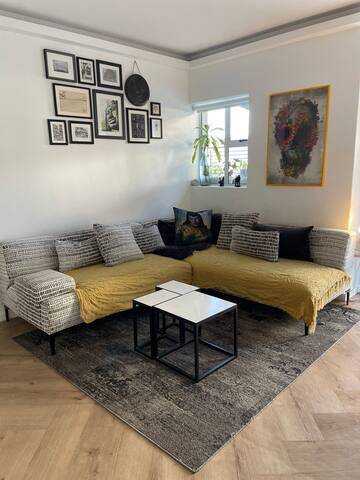 Quiet 2 bdrm 2 bthrm high end apartment with pool gallery image 5