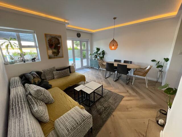 Quiet 2 bdrm 2 bthrm high end apartment with pool gallery image 2