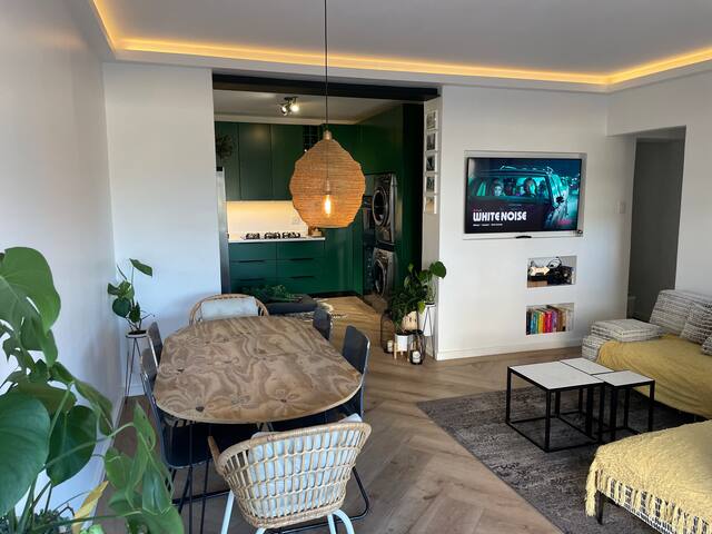 Quiet 2 bdrm 2 bthrm high end apartment with pool gallery image 3