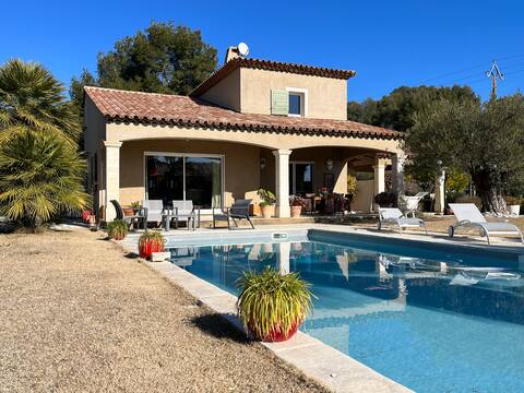 Méditerranéen house and garden with swimming pool