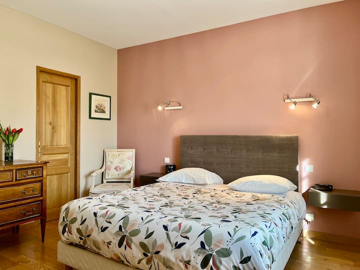 Მთავარი საძინებელი პირველ სართულზე