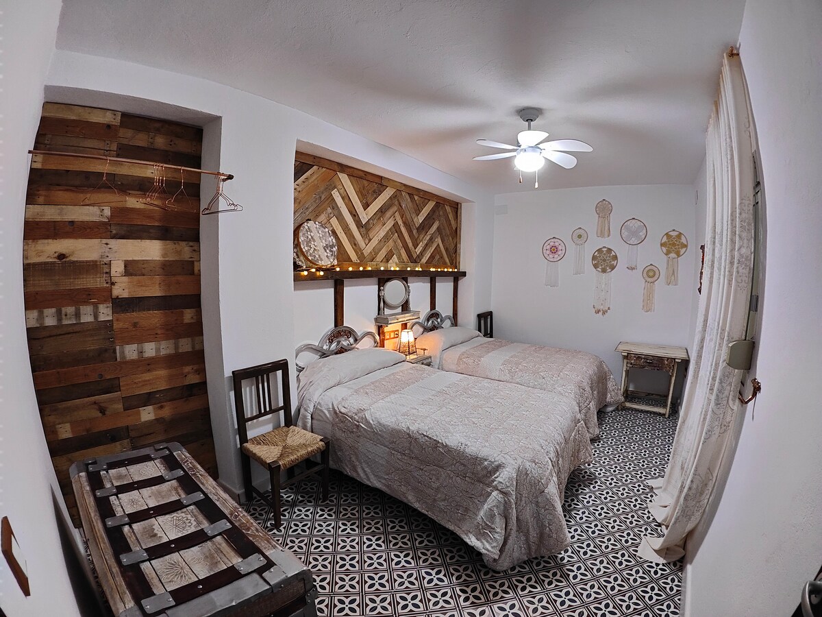 Dormitorio (2 camas x 105 ซม .)/ ห้องนอน (2 เตียง x 105 ซม.)