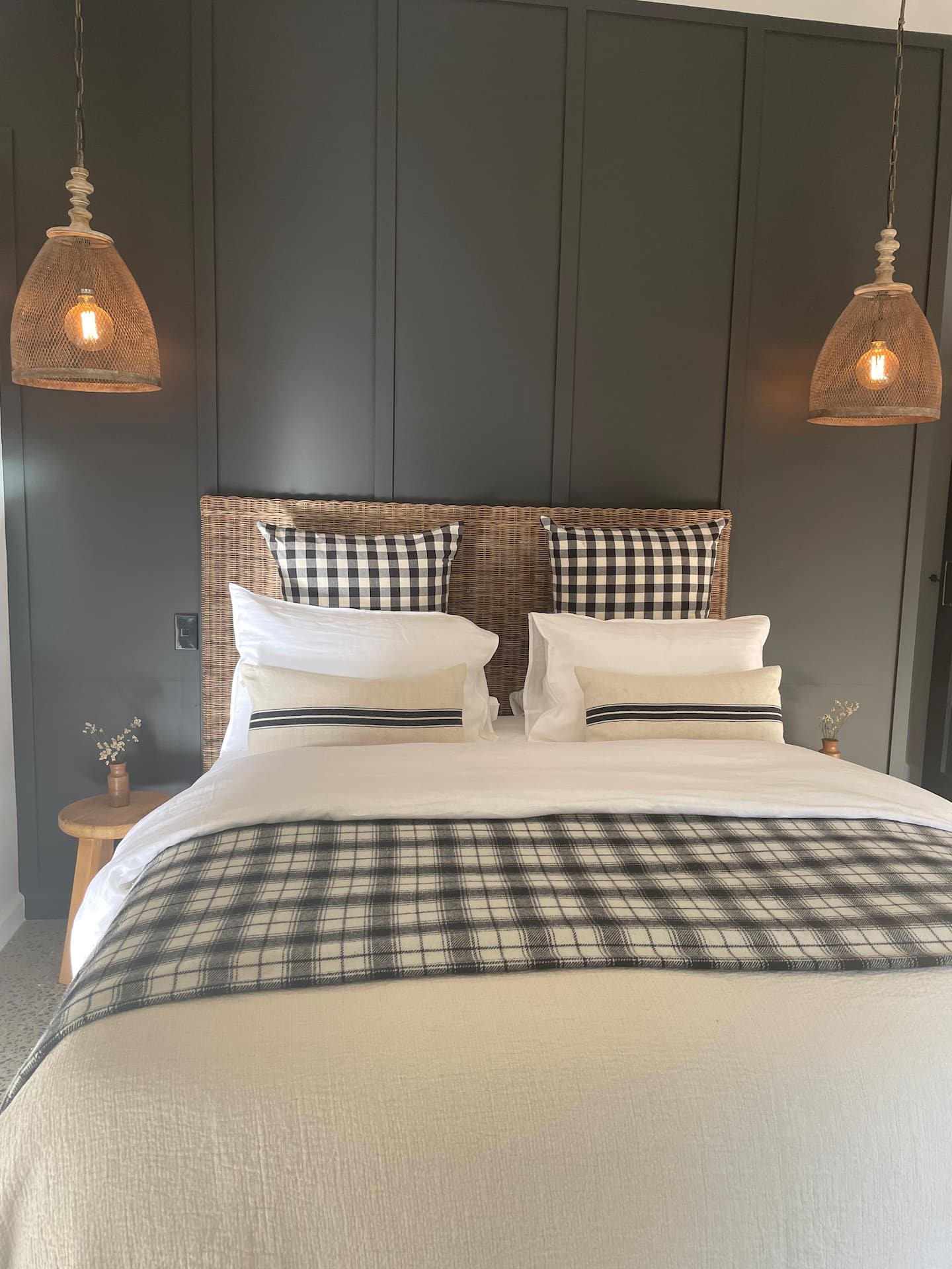 Stylish Black Cottage For Two- Okoroire 1