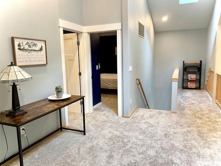 Მესამე სართული გადის ორი მთავარი ფლიგელის გარეთ.