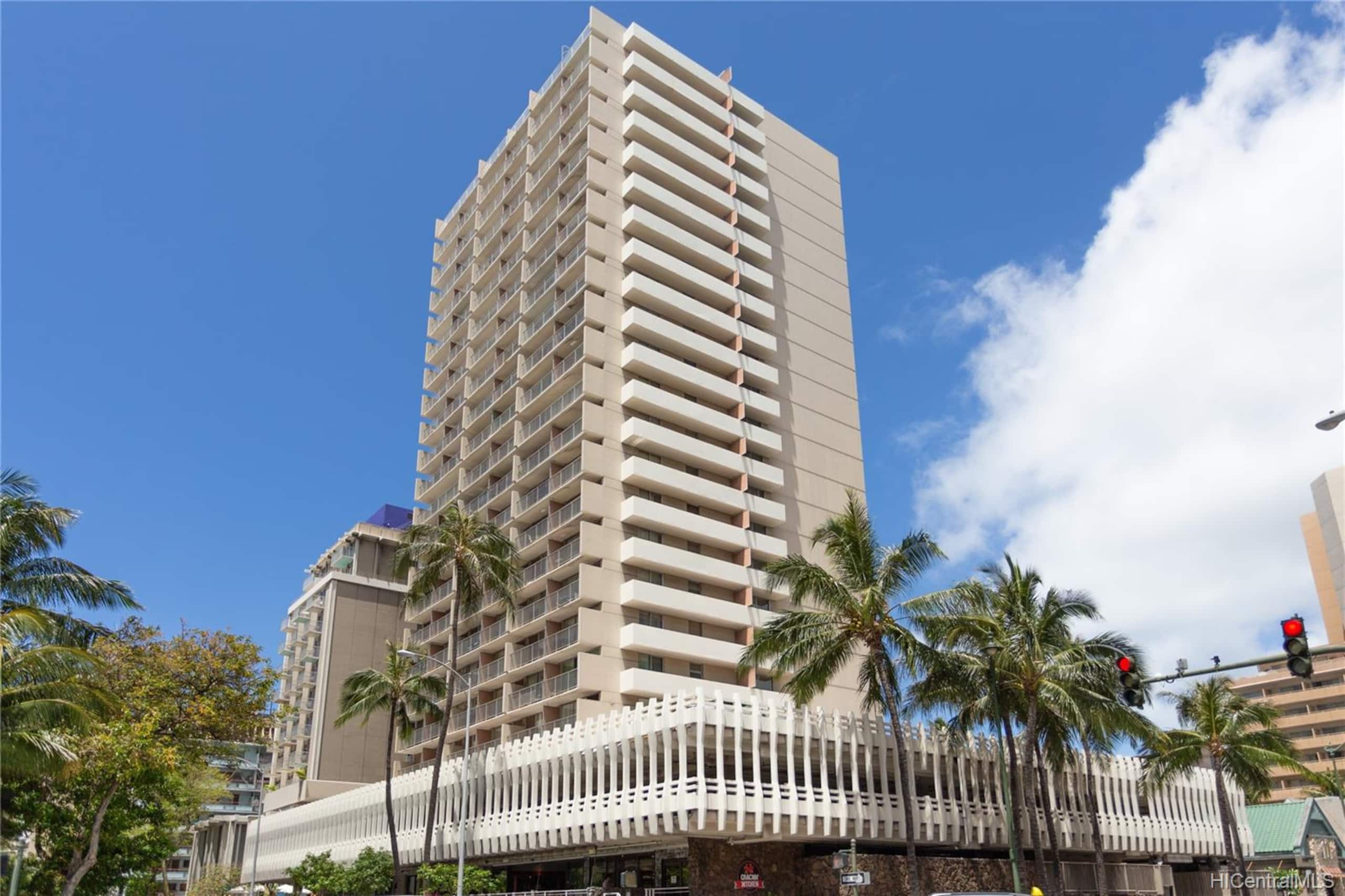 Free Parking! Cozy Island Studio-Central Waikiki! - Image 1