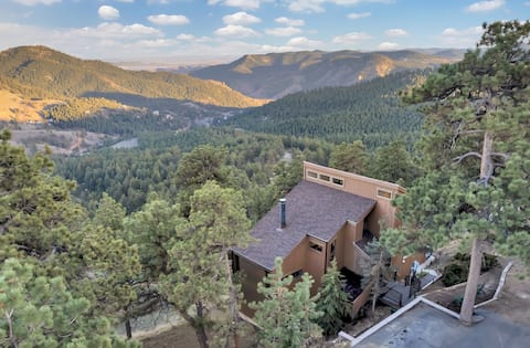 Peaceful Cabin*Breathtaking Views*Hot tub*Game Rm!
