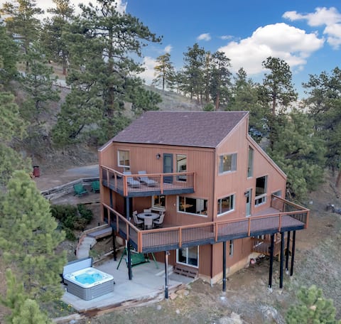 Peaceful Cabin_Mtn&City Views_Hot tub_Game Room!