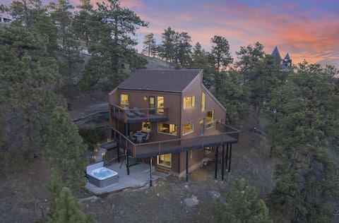 Peaceful Mountain Cabin*Stunning Mtn Views*Hot Tub