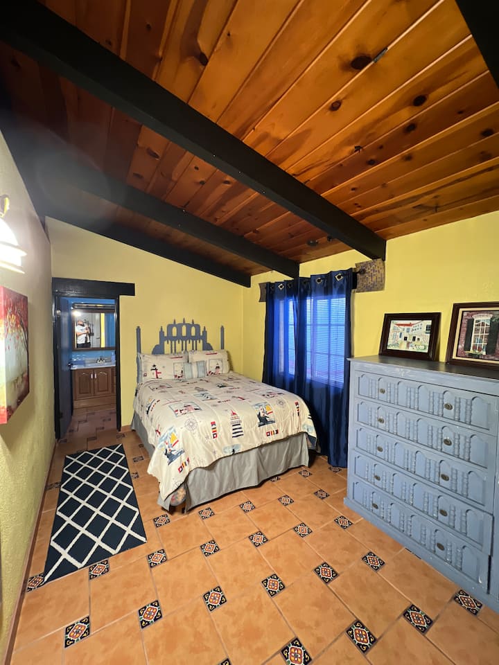 Dormitorio principal con cama MATRIMONIAL