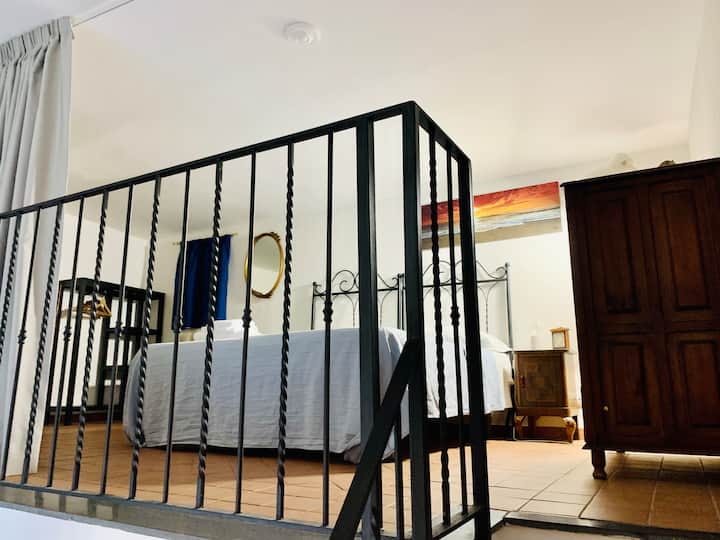 غرفة النوم الثانية بسرير مزدوج أو إمكانية وجود سريرين مفردين.