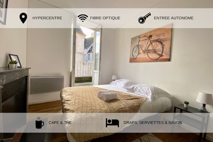 Logement situé en centre ville tout équipé avec fibre optique, entrée autonome, café & thé, draps, serviettes et savon.