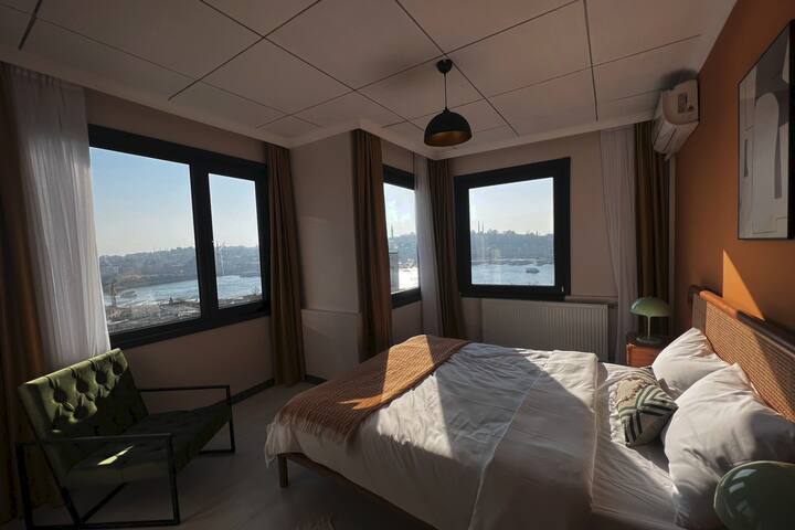 Big Group Retreat • 12BR • Karaköy Sea View Home gallery image 3