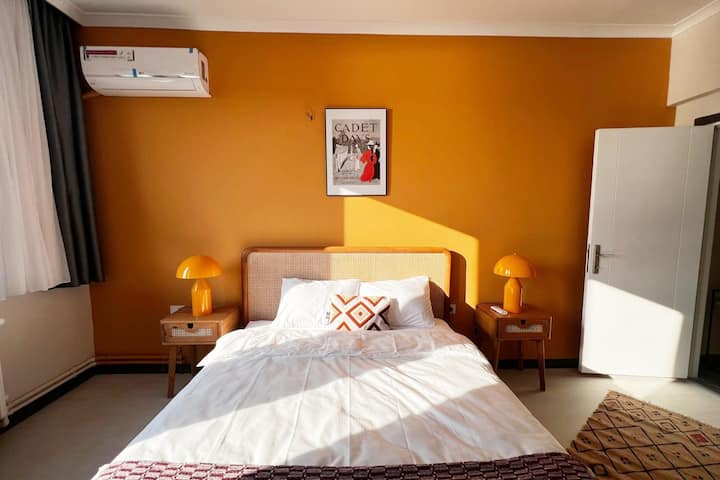 Პირადი განმარტოება ზღვის მშვიდი ხედით სრული განტვირთვისთვის