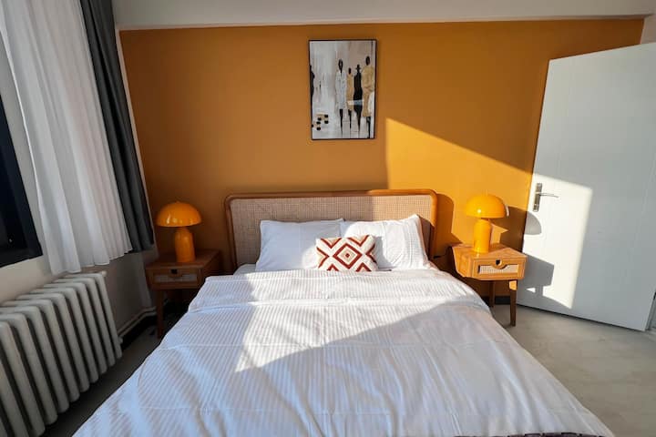 Კომპაქტური, მაგრამ კომფორტული ორადგილიანი საწოლი მოკლე ან გრძელი ვადით სტუმრობისთვის