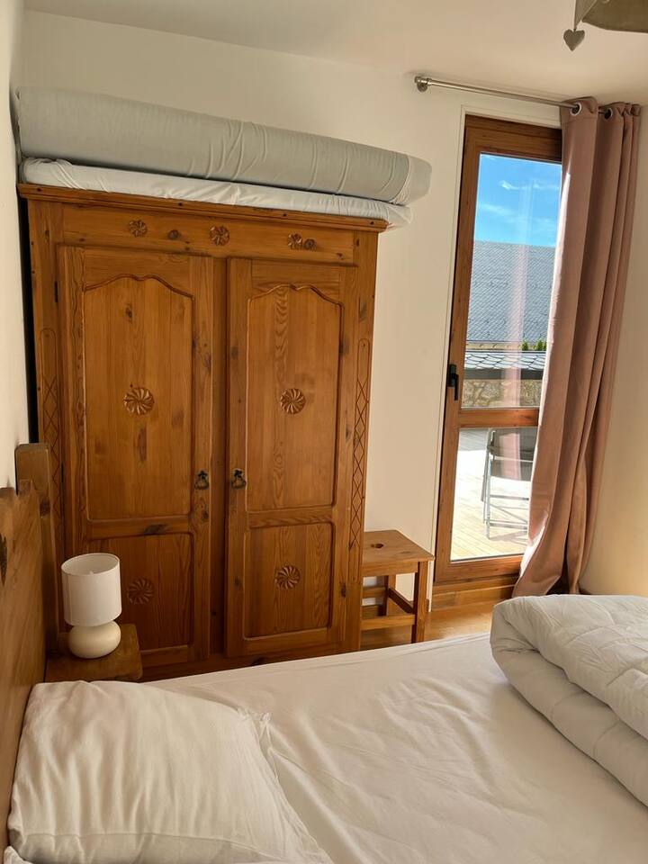 Спалня 1: състояща се от легло 140х190 см