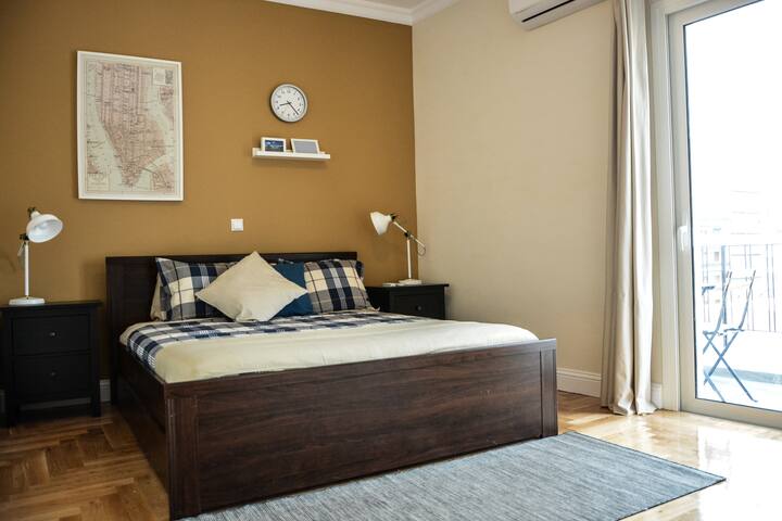 The Parthenon Terrace ReNoVaTeD with a view ! gallery image 4