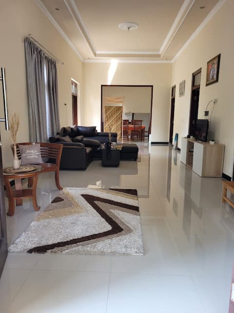 Griya Mundu Kerten Guest House