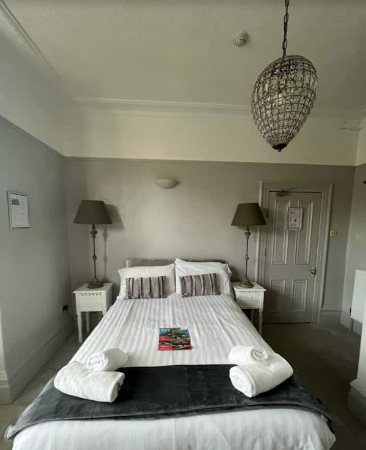 Central En-suite Deluxe Double Room #R10 - York