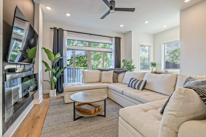 Gorgeous Skyline City Views 2mi to DT