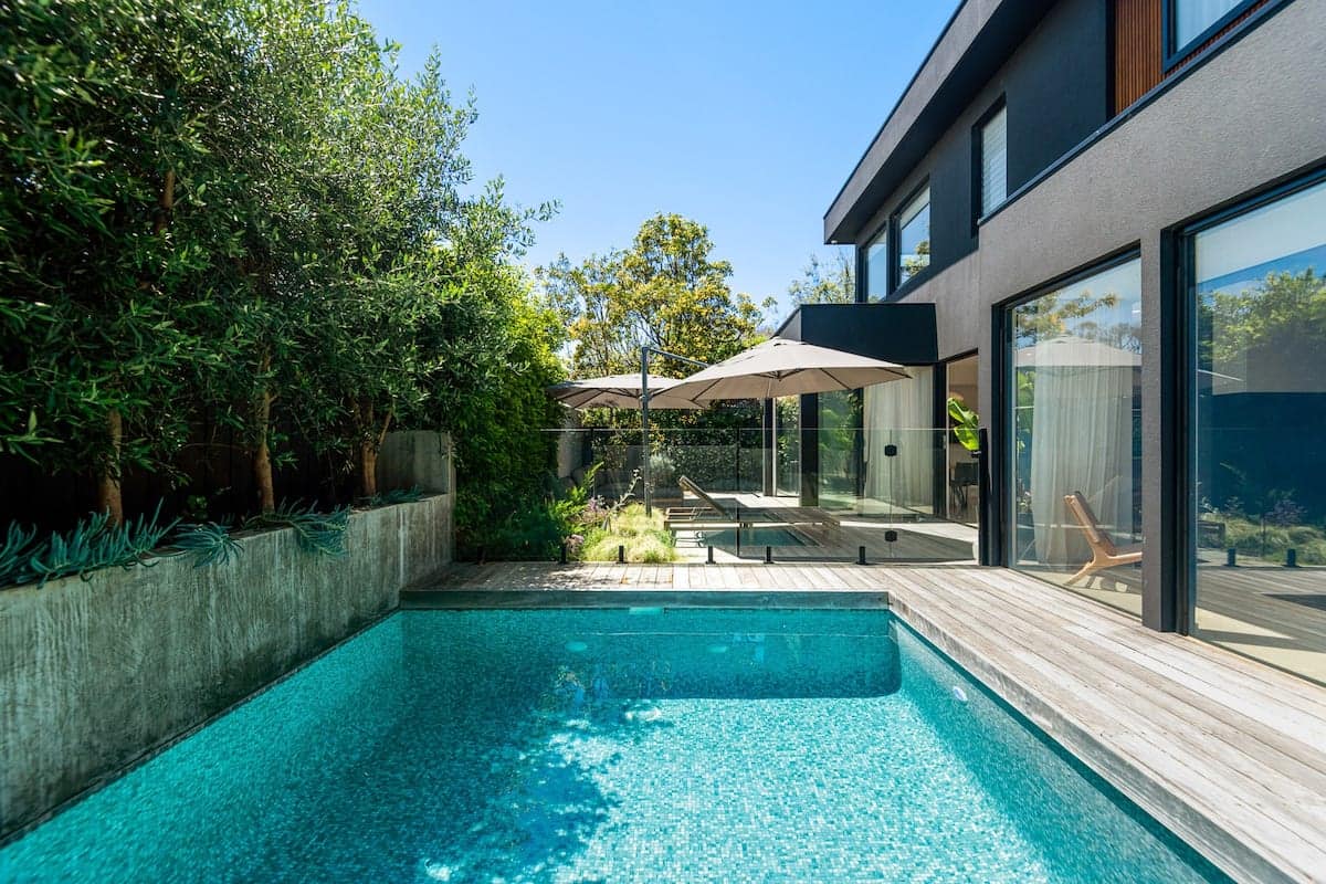 Zeally Bay Hideaway · boutique home with heated pool in Old Torquay