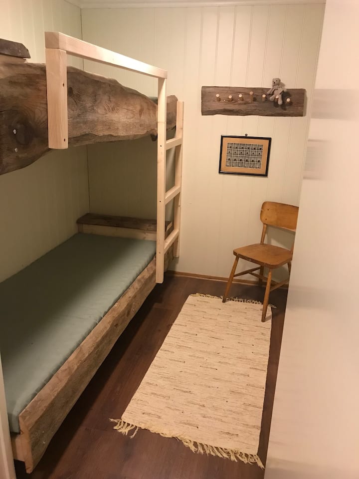 Melker客房的床为75 • 200 ，但弹簧床垫很好。 抵达后就完成了 