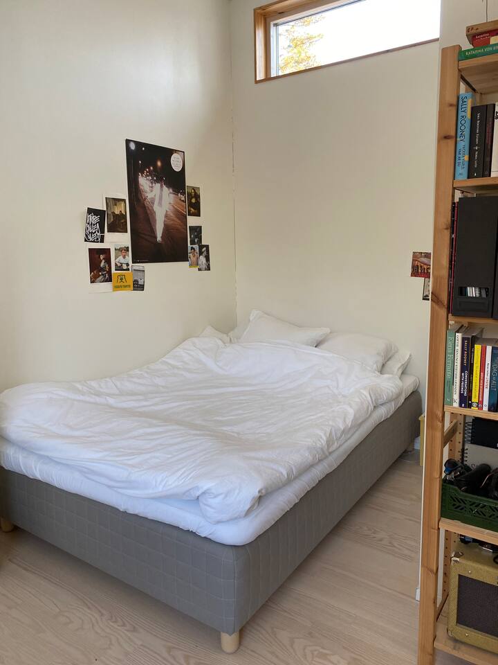 Dormitorio 4 en el piso inferior con cama de 140 cm. 