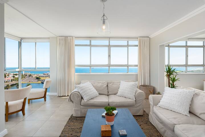 Large Apartment Stunning Ocean Views! Backup Power gallery image 2