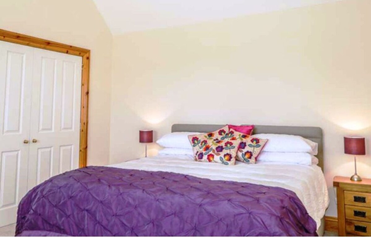 Large bedroom with zip-link beds which can be either Superking or Twin. Window looking onto back garden.