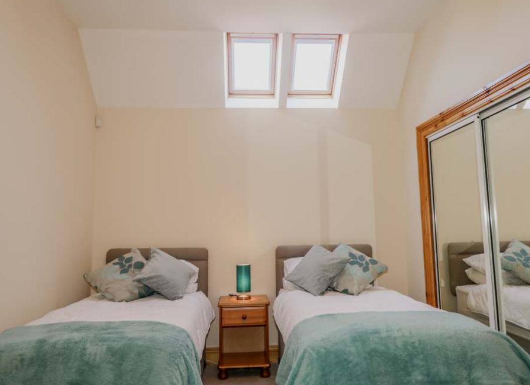 Bedroom with zip-link beds, so can be either Superking or Twin. Velux windows with automatic black-out blinds (control by light switch).