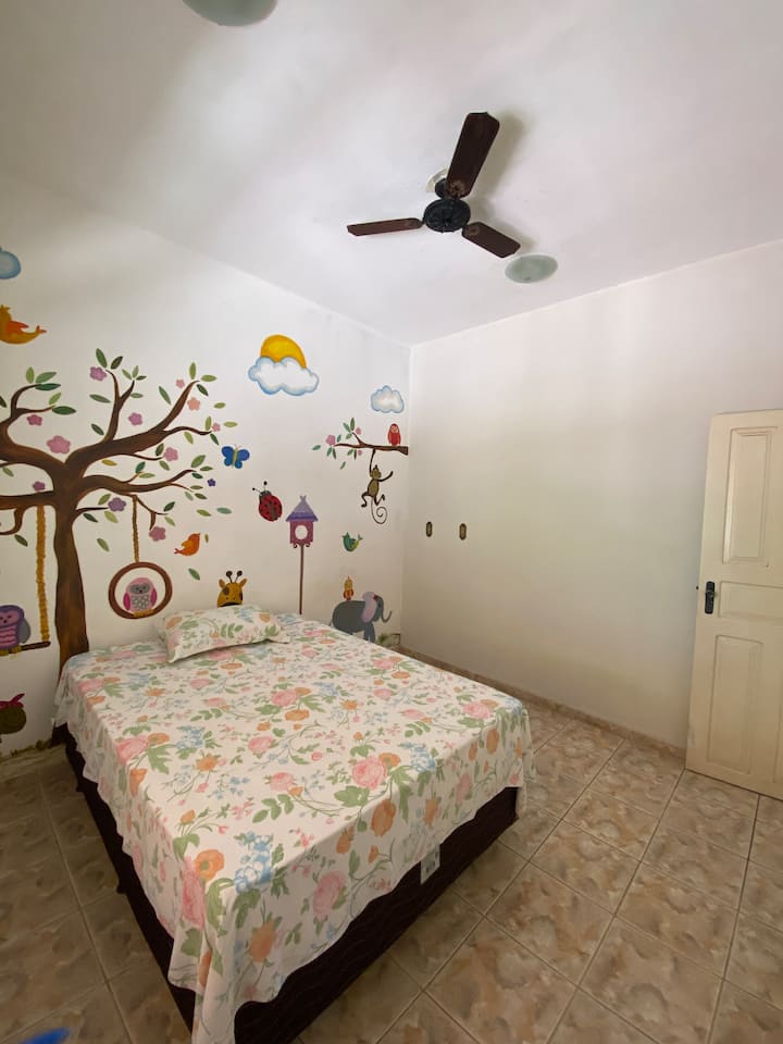 Spavaća soba 2 - 1 bračni krevet i stropni ventilator