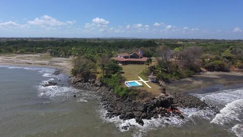 Luxurious Friends & Family Escape |Oceanfront Pool