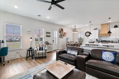 Successful Airbnb property: “Family Retreat Stunning Views, Minutes To Beach” in Galveston