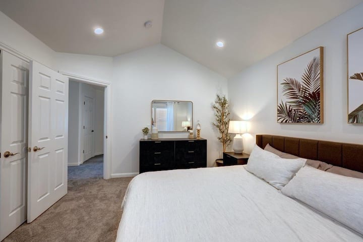 Dormitorio principal con cama king size