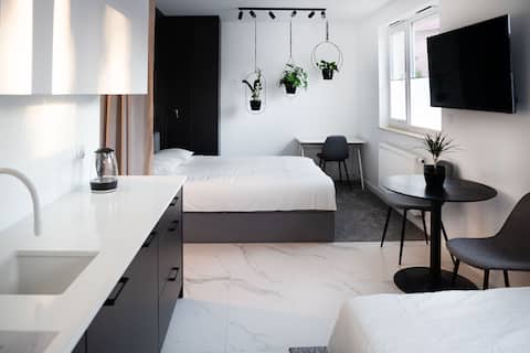 Top performing Airbnb: Stylish Urban Retreat by UR4N! in Podgórze Duchackie