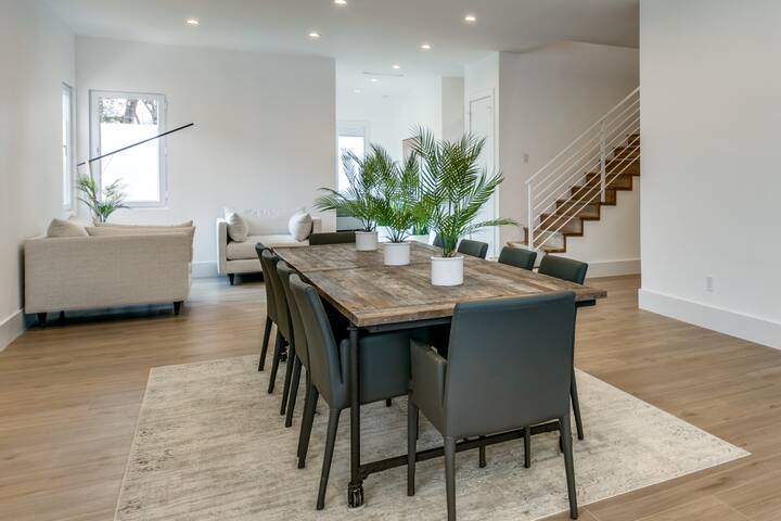 Contemporary Lakewood Heights gallery image 5