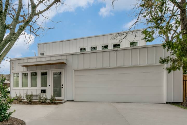 Contemporary Lakewood Heights