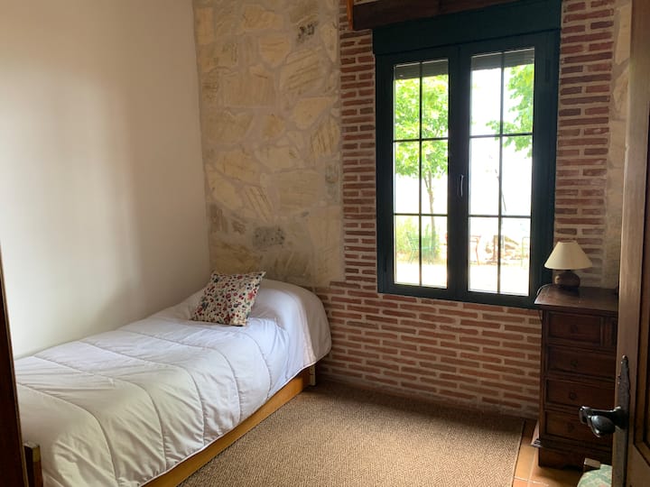 Საძინებელი 4