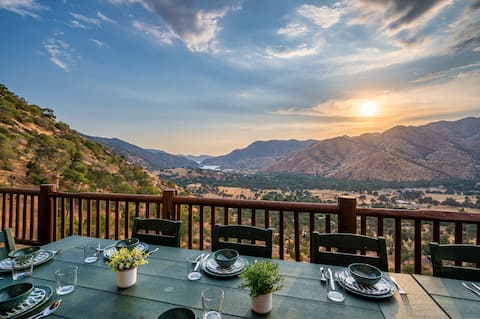 Spectacular Views 150 Acres Log Cabin 4 King Beds