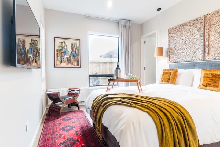 3Waters of Aotea - Modern 2 B/Room unit with views