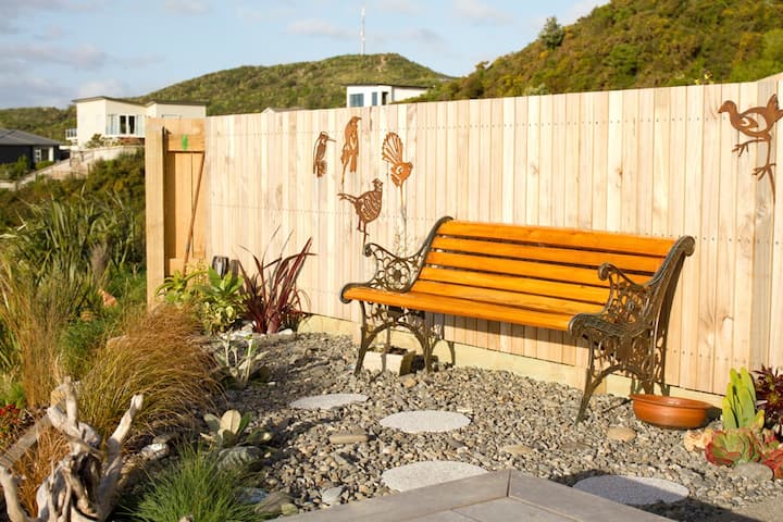 3Waters of Aotea - Modern 2 B/Room unit with views