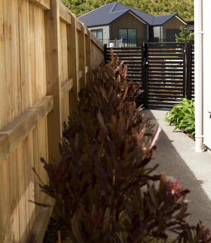3Waters of Aotea - Modern 2 B/Room unit with views