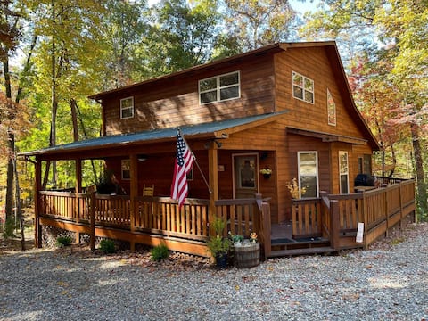 Cozy Cabin,  Spa Hot Tub, Pool Table Game Room