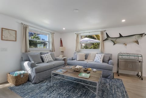 Top performing Airbnb: Bean Pt. Bungalow - Half duplex w/private pool in Anna Maria