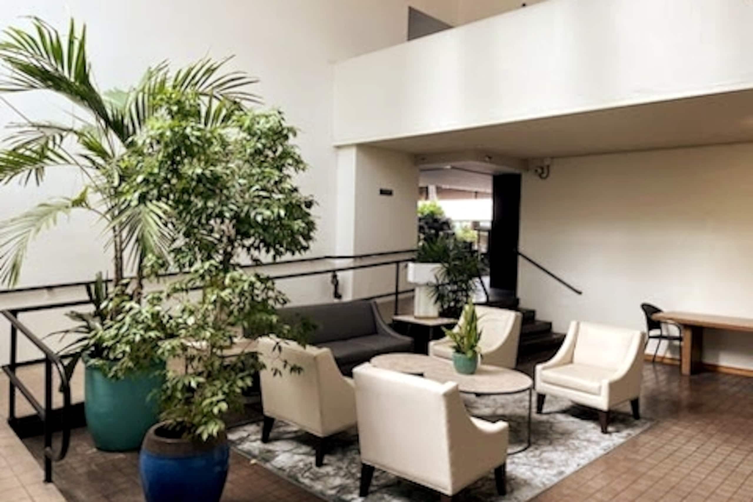 Condo in Honolulu · ★4.92 · 1 bedroom · 4 beds · 1 private bath - Image 15