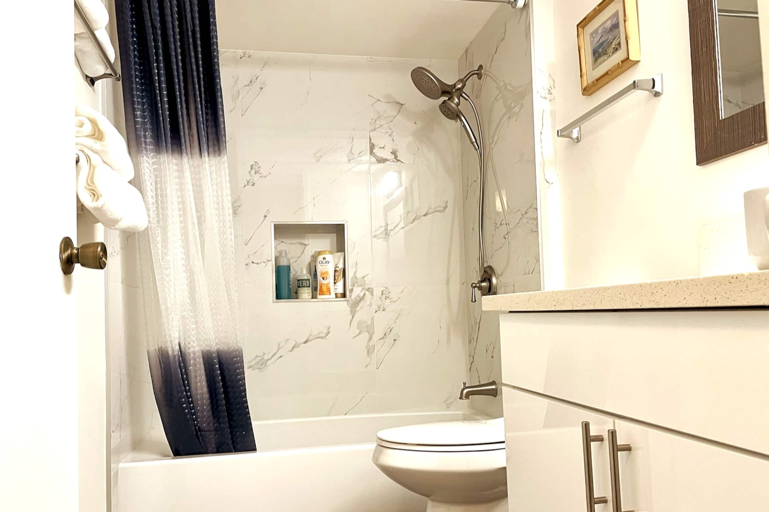Condo in Honolulu · ★4.92 · 1 bedroom · 4 beds · 1 private bath - Image 9