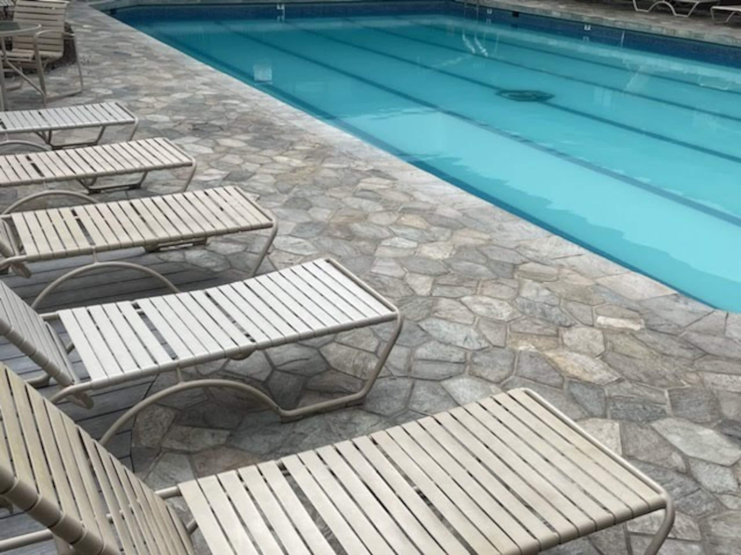 Condo in Honolulu · ★4.92 · 1 bedroom · 4 beds · 1 private bath - Image 14