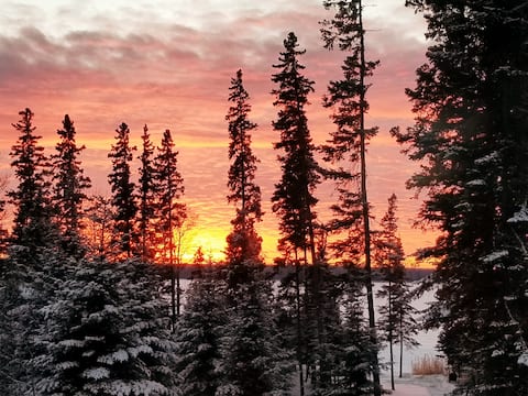 Sunset Escape!  Spacious and Private Waterfront