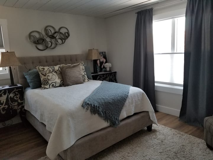 带双层床的主卧室