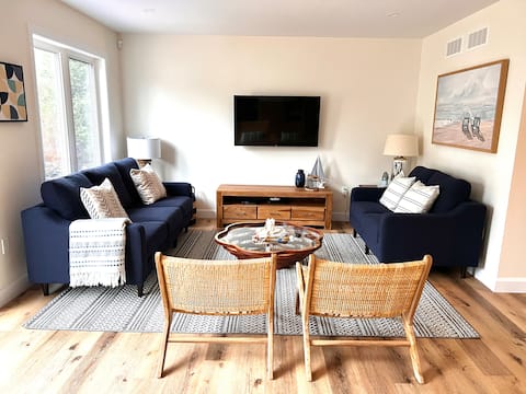 Top Airbnb: Luxury 4 Bedroom Beach House in Southampton in Saugeen Shores
